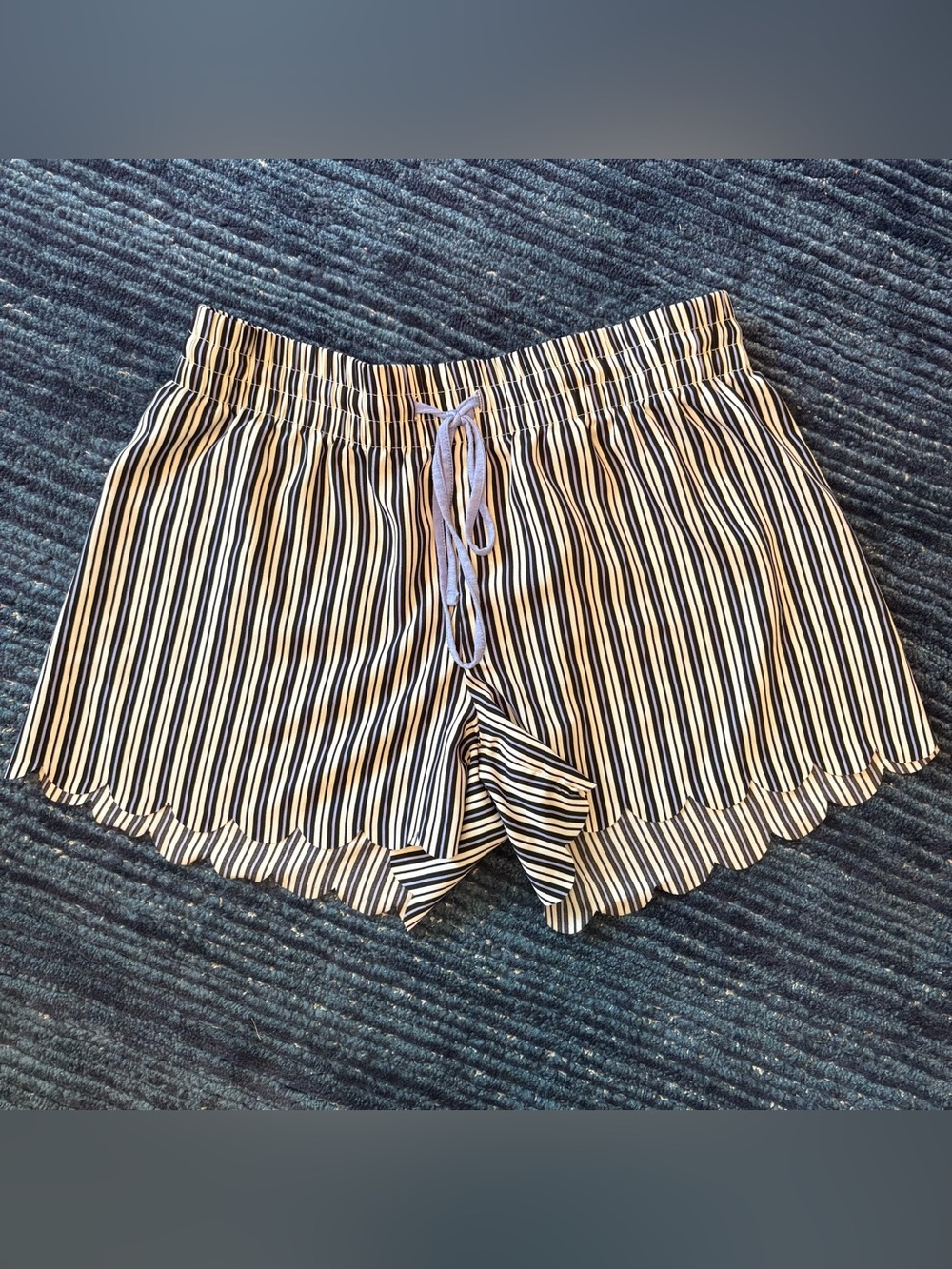 Gilligan & O’Malley Women’s Stripe Scallop Edge Shorts sz Small